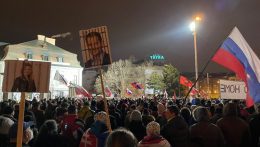 Szerdán az Elnöki Palota előtt demonstráltak ellenzékiek