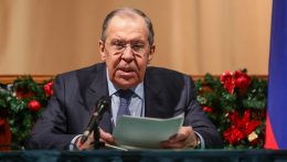 Lavrov „elfogadhatatlan eszkalációnak” nevezte, hogy a nyugati országok F-16-os vadászgépeket szállítanának Ukrajnának