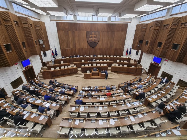 Kedden ülésezik a parlament