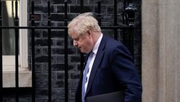 Az orosz-ukrán háború mentheti meg Boris Johnson politikai karrierjét