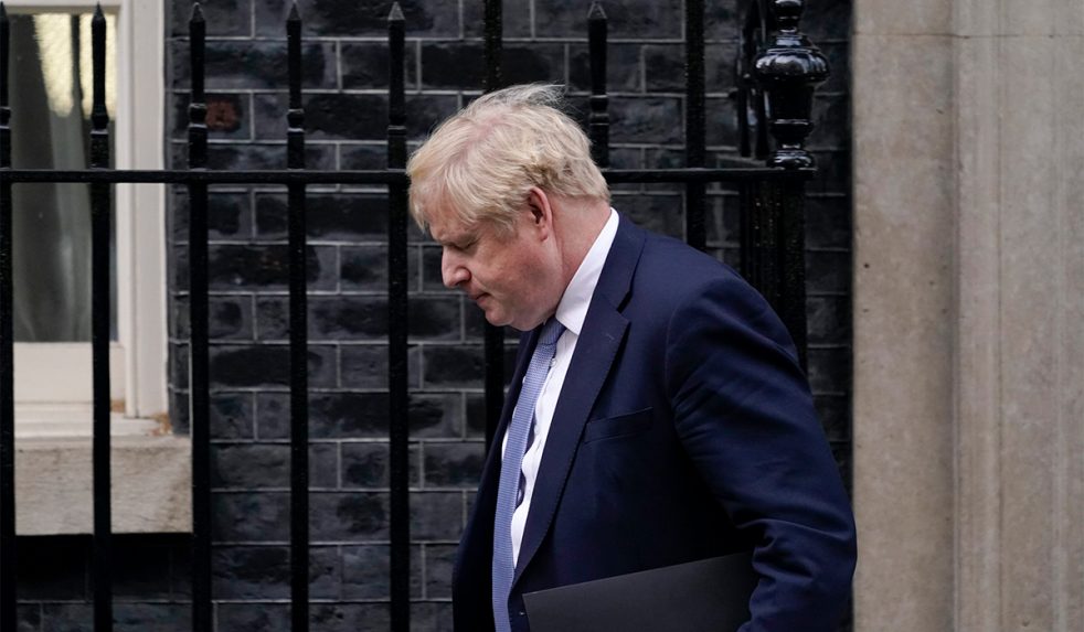 Az orosz-ukrán háború mentheti meg Boris Johnson politikai karrierjét