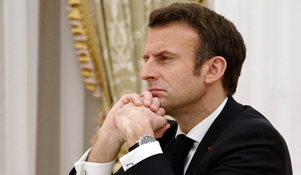 Macron nem hajlandó népirtásnak nevezni az ukrajnai orosz atrocitásokat