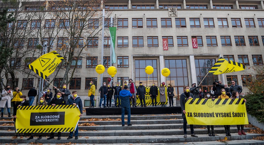 A felsőoktatási intézmények ma felfüggesztik az oktatást tiltakozásul a felsőoktatási törvény módosítása ellen