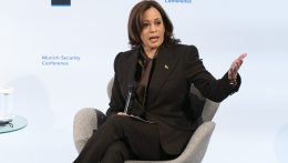 Kamala Harris súlyos büntetést helyezett kilátásba, ha Oroszország megtámadja Ukrajnát