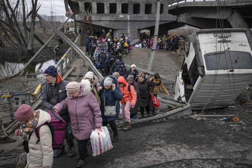 Az ukránok humanitárius folyosót kérnek az Azovsztal gyárhoz