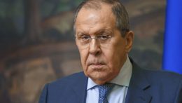 Lavrov szerint lényegében már ereszkedik az új vasfüggöny