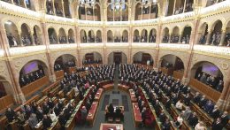 Hétfőn választ új államfőt a magyar parlament