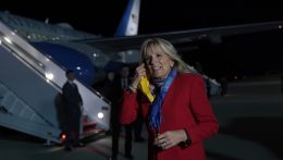 Forgalomkorlátozásra figyelmeztet a pozsonyi reptér Jill Biden látogatása miatt