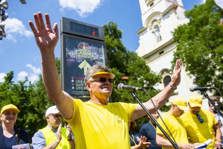 Ondek visszautasítja Matovič szavait, hogy a Smer szervezte a pedagógustüntetést