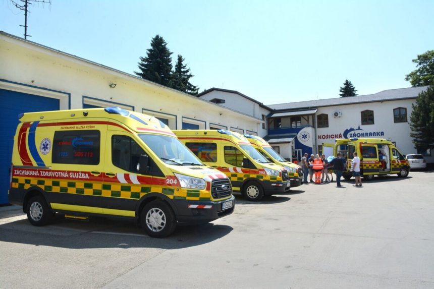 A pozsonyi és kassai állami mentőszolgálat szakszervezeti képviselői sztrájk-készültséget hirdettek.