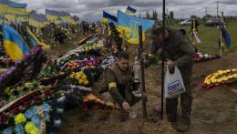 Továbbra sem jutnak élelemhez és ivóvízhez Mariupol lakosai