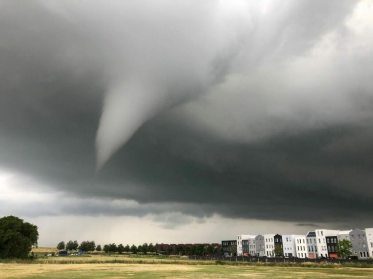 Halálos áldozata is volt a holland tornádónak