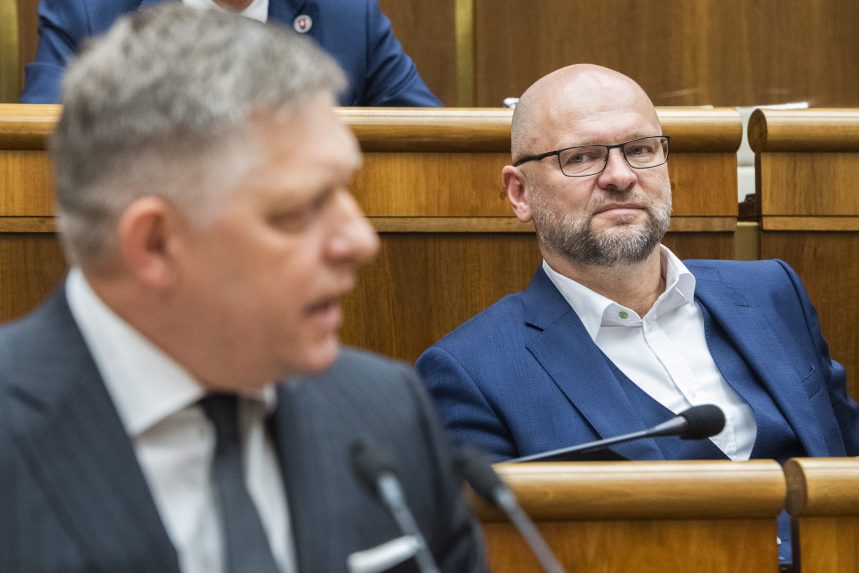 Az SaS a választási programok csatájára hívta ki a Smert