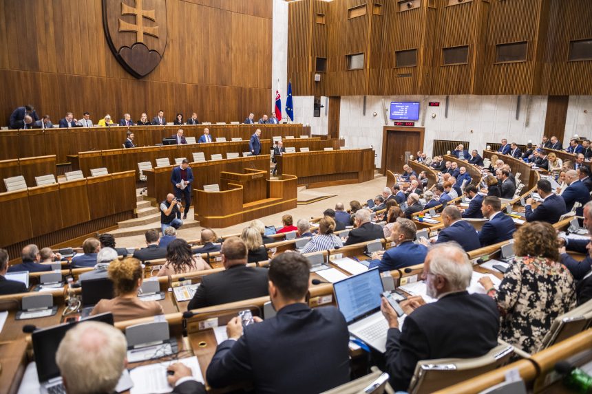 Csak kedden szavazhat a parlament Igor Matovič leváltásáról