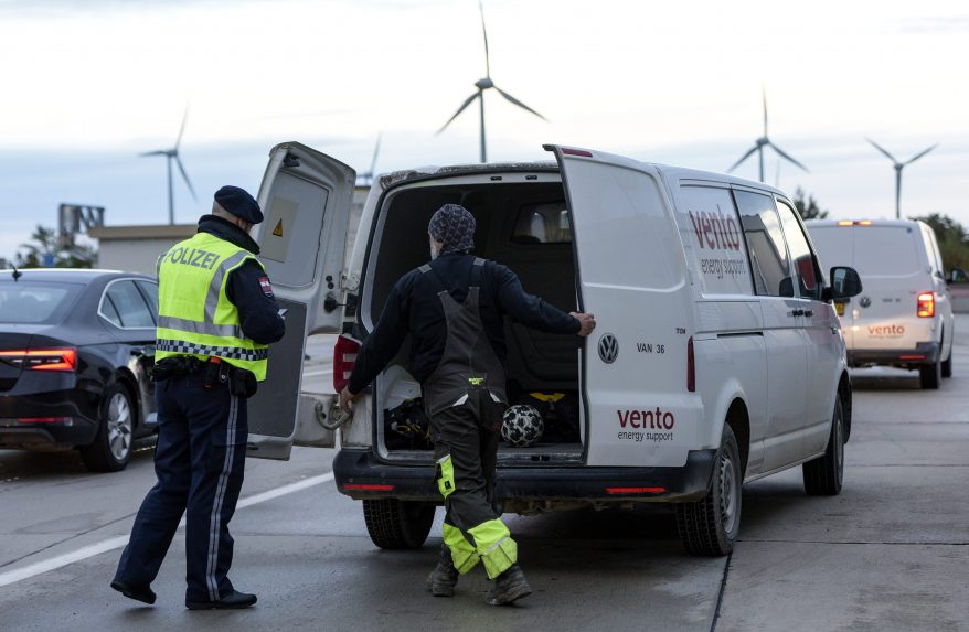 1180 illegális bevándorlót vettek őrizetbe a szigorított határellenőrzések során