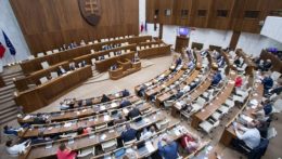 A szlovák parlamentben ismét téma a vasárnapi boltbezárás