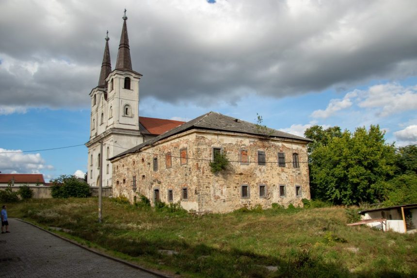 Elkezdődött az ipolysági premontrei kolostor teljes körű felújítása