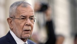 Alexander Van der Bellen maradhat Ausztria elnöke