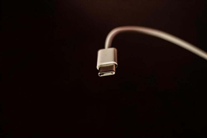 Megszavazta az Európai Parlament, 2024-től egységesen USB-C típusúak lesznek a mobiltöltők