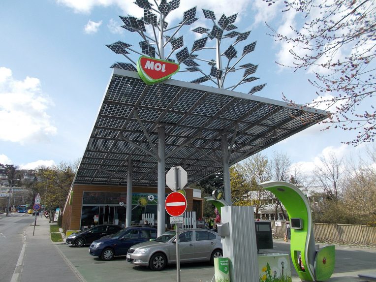 A MOL javaslatára megszünteti a benzinárstopot a magyar kormány