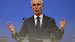 Stoltenberg szerint a NATO-nak növelnie kell lőszerkészleteit