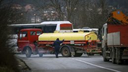 Újraindult a forgalom a szerb-koszovói határ legnagyobb átkelőhelyén