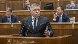 Robert Fico megszüntetné a közvetlen elnökválasztást a Demokrati szerint