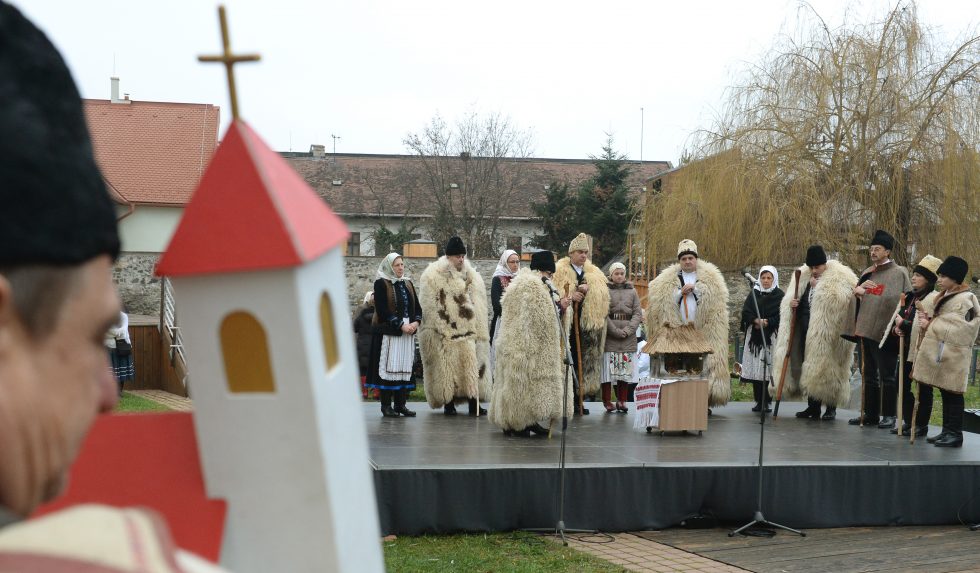 Szabad-e bejönni ide betlehemmel?