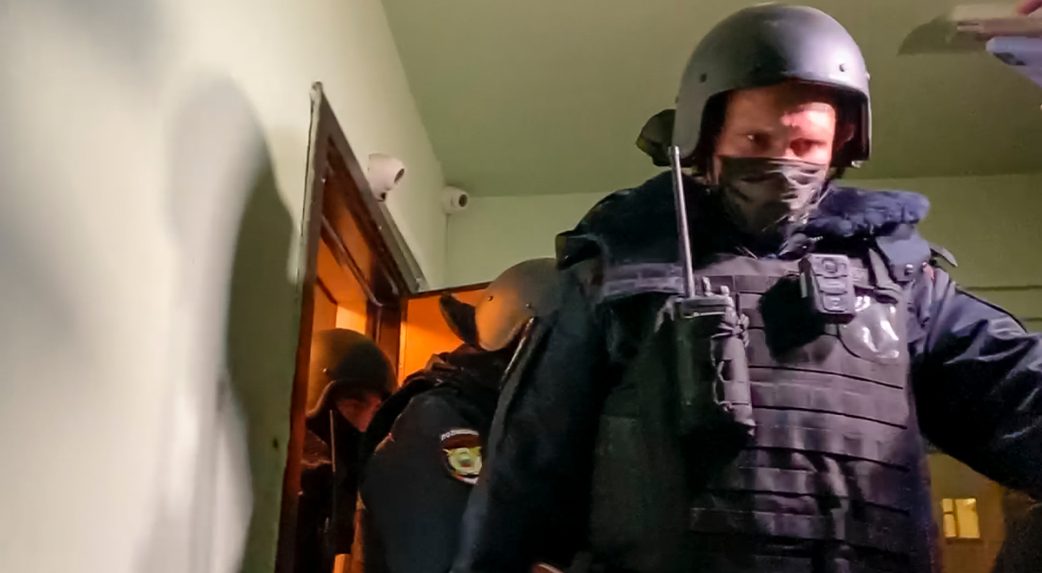 A szentpétervári rendőrség lefoglalta egy pacifista kiállítás műveit