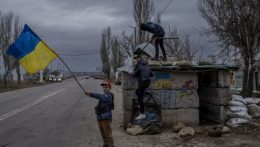 Oroszország cáfolja az orosz átnevelőtáborokban fogvatartott ukrán gyerekekről szóló jelentést