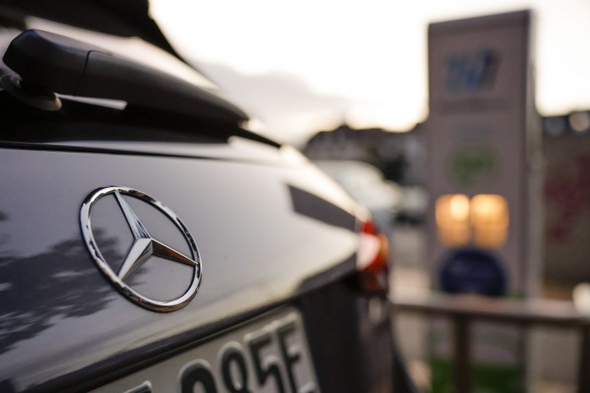 Akkumulátor-újrahasznosító üzem építésébe kezd a Mercedes-Benz