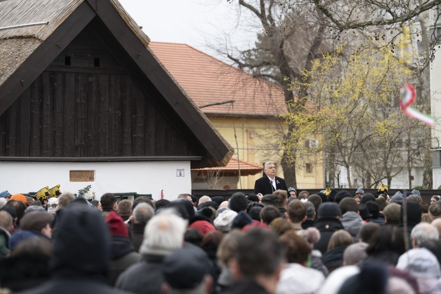 Orbán: Minden magyarban van egy kis Petőfi