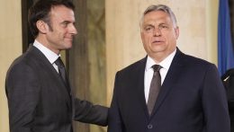 Munkavacsorán fogadta Orbán Viktort a francia elnök