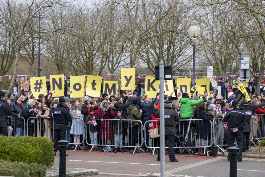 Hogy vélekedik a királyságról a brit társadalom III. Károly koronázása előtt?