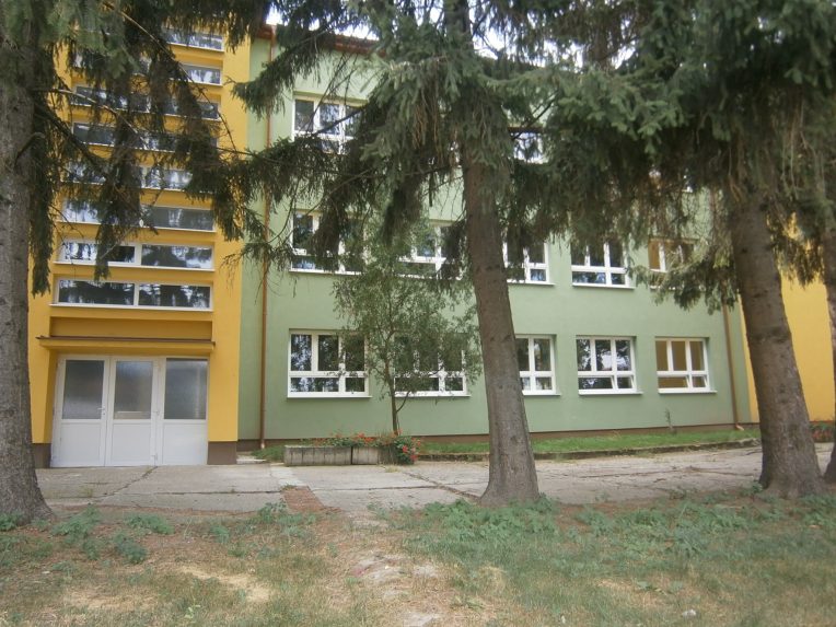 Bemutatkozik a Nagycétényi Alapiskola