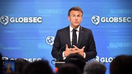 Macron szerint ha Oroszország győz, Európa hitelessége nullára csökken