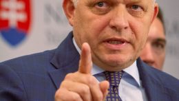 Fico szerint a kormány csak több migránst akar beengedni az országba