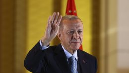 A következő öt évben is Erdogan vezeti Törökországot