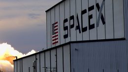 Héliumszivárgás miatt elhalasztotta az első privát űrséta-küldetés startját a SpaceX