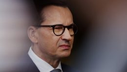 Morawiecki: Az illegális bevándorlás ügyét nem lehet azzal megoldani, hogy törvényessé teszik