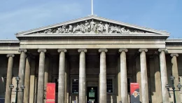 Késelés történt a londoni British Museum épülete közelében