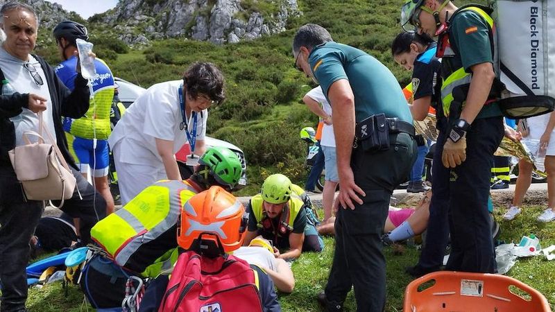 Gyerekekkel teli turistabusz zuhant le egy hegyi útról Spanyolországban