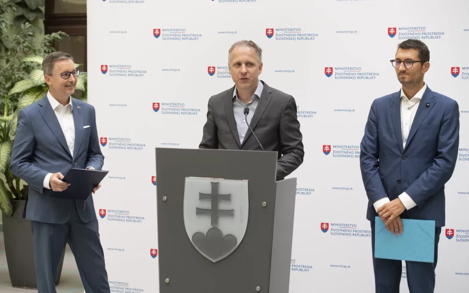 470 millió euróval támogatják hat hazai vállalat zöldebbé alakítását