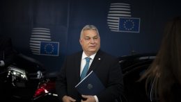 Orbán Viktor schengeni csúcstalálkozót javasol a migráció kezelésére