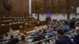 Matúš Šutaj Eštok belügyminiszter marad, nem váltotta le a parlament