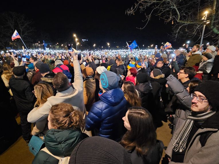 Tízezreket vitt ki az utcára az ellenzék által szervezett demonstrációk