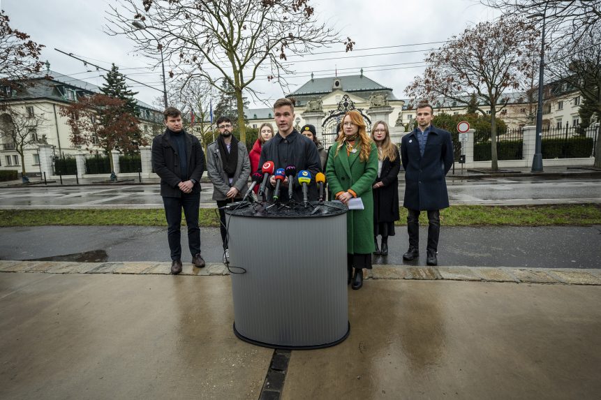 Hogyan vélekednek a pályaválasztás előtt álló fiatalok a közéleti eseményekről?