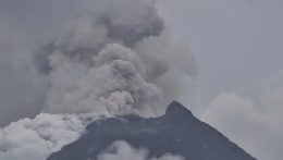 Kitört az indonéz Merapi vulkán Jáva szigetén