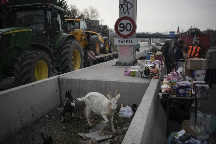 Befejezik a tiltakozó blokádot a francia mezőgazdászok