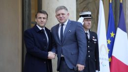 Macron: Fico nagyon közel áll Oroszországhoz